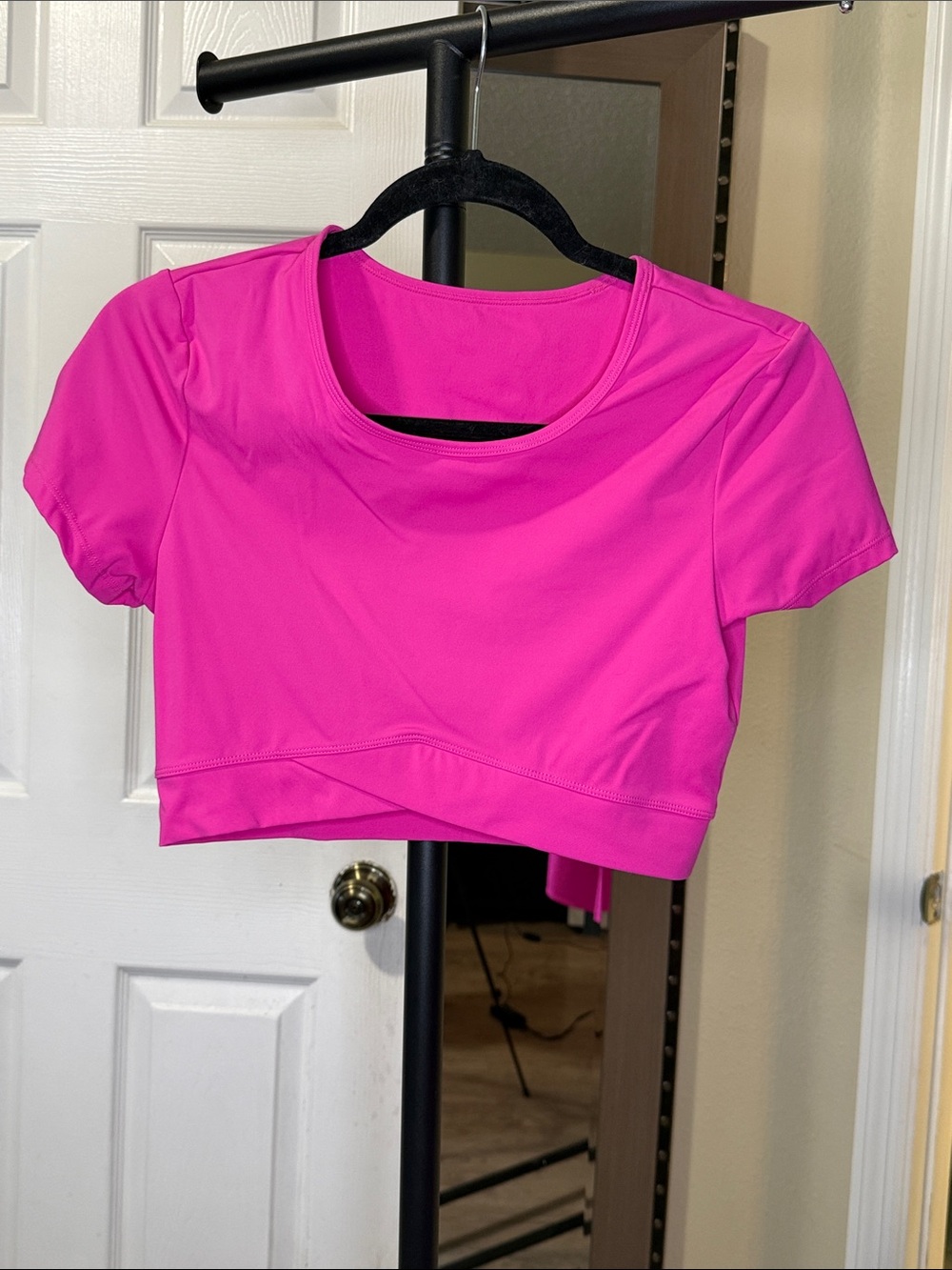 HALARA Hot Pink Crop Active Top